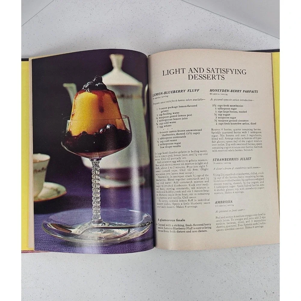 Better Homes and Gardens Calorie Counters Cookbook 1970‎ Vintage W/ Color Photos